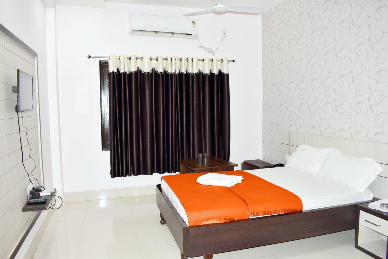 Hotel Triveni Balangir Exterior foto